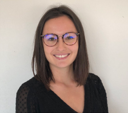 Probadora de colchones Clemence